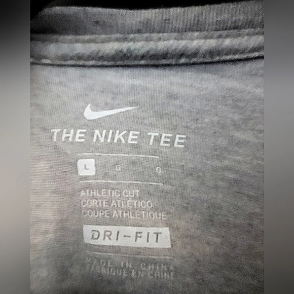 Nike - EUC - Dri-Fit, Gray, Long Sleeve T- Shirt,  Athletic Cut, Unisex,  Size L - Picture 5 of 8
